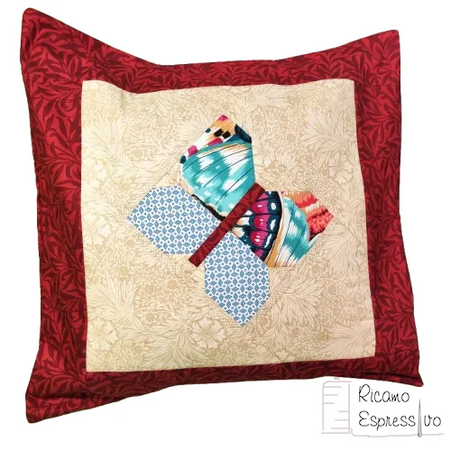 cuscino con farfalla stile patchwork