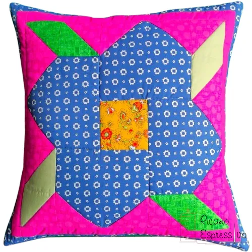 Cuscino fiore in patchwork