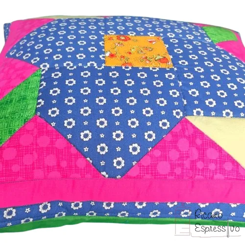 Cuscino fiore in patchwork - immagine 3