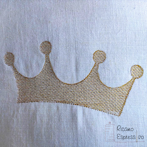 Set runner e cuscino con teschio e corona ricamati - immagine 8